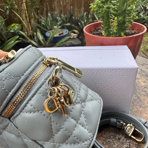 Christian Dior Micro Vanity Case - Picture 3 of 9